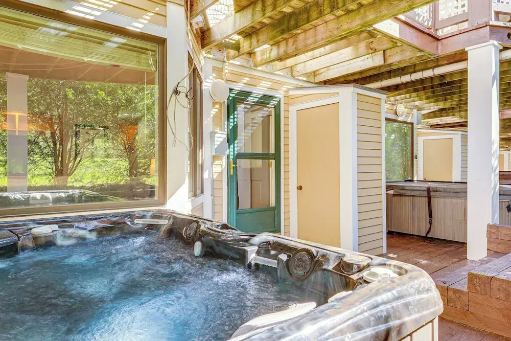 Walk to Ski Lift: Spacious Condo in West Dover!