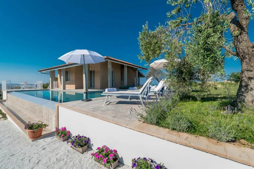 CASA DI EOLO 8&2, Emma Villas