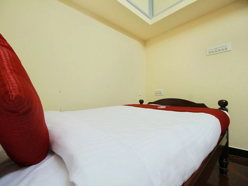 OYO 11862 Home Cozy 2BHK ECR Cuddalore Road