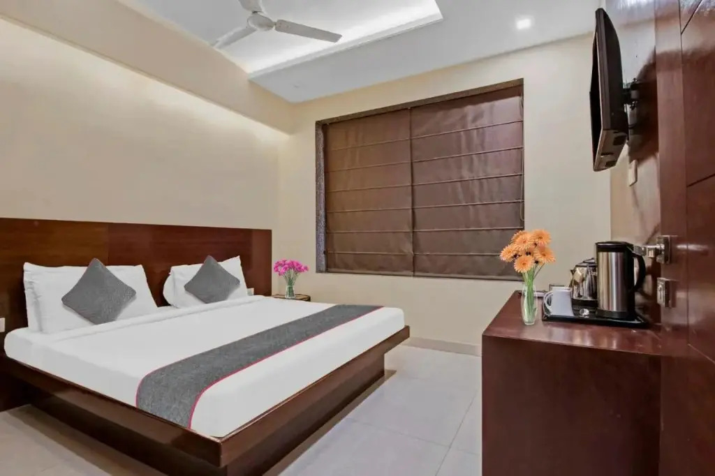 Townhouse OAK Hotel Avana