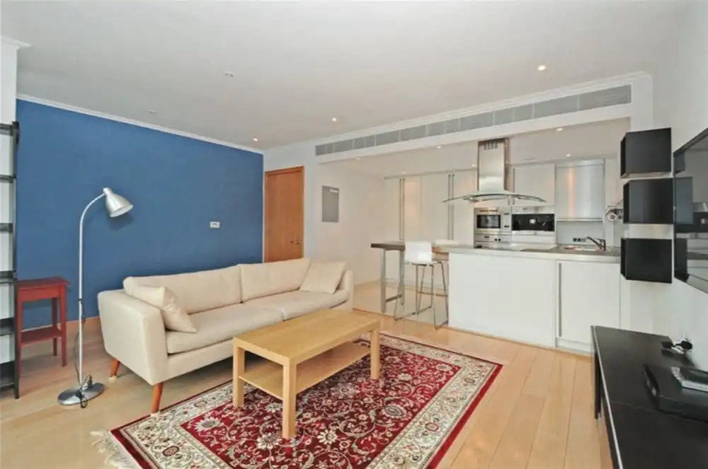 1 Bedroom Apartment With Panoramic Views In Docklandsv