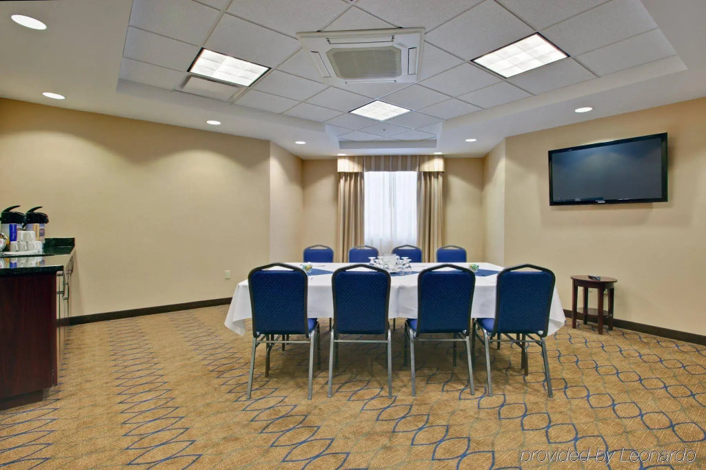 Holiday Inn Express and Suites Kincardine