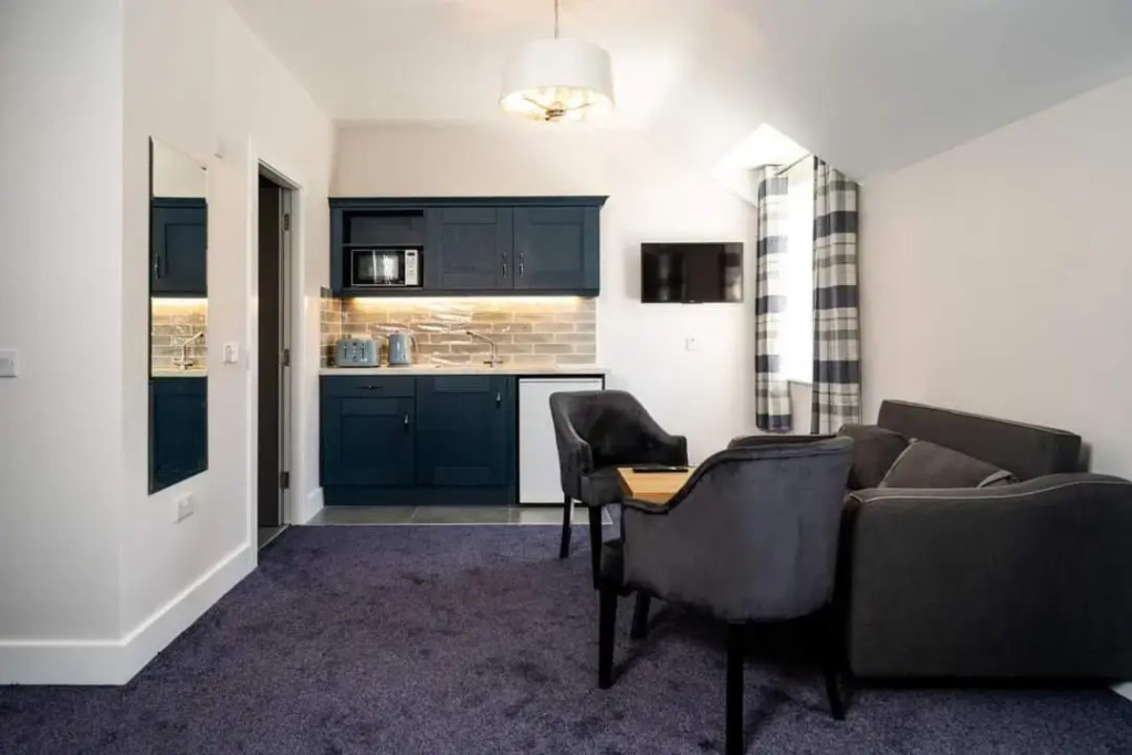 Bridge Inn Studio Apartments