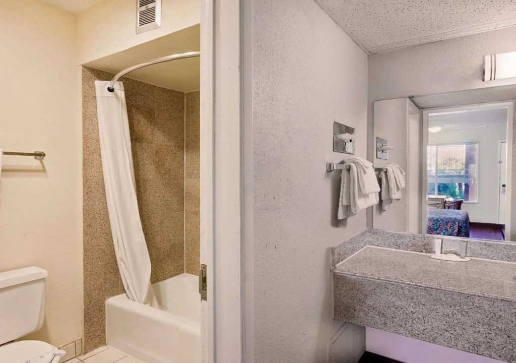 Days Inn and Suites Palmdale