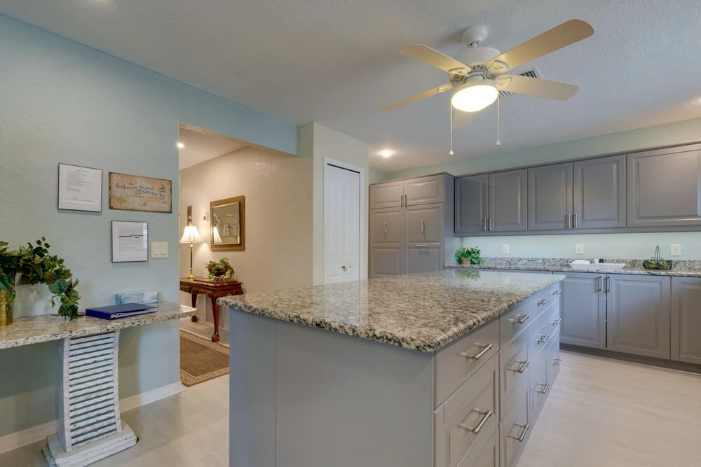 Dock & Lanai: Waterfront Home in Dunnellon