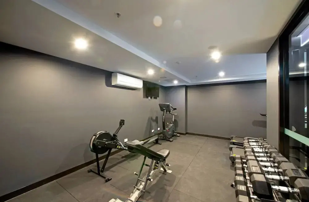 Chic 3-bed in Central With Pool, Sauna and Gym
