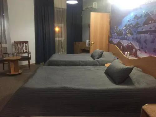 Отель "Три Дельфина"