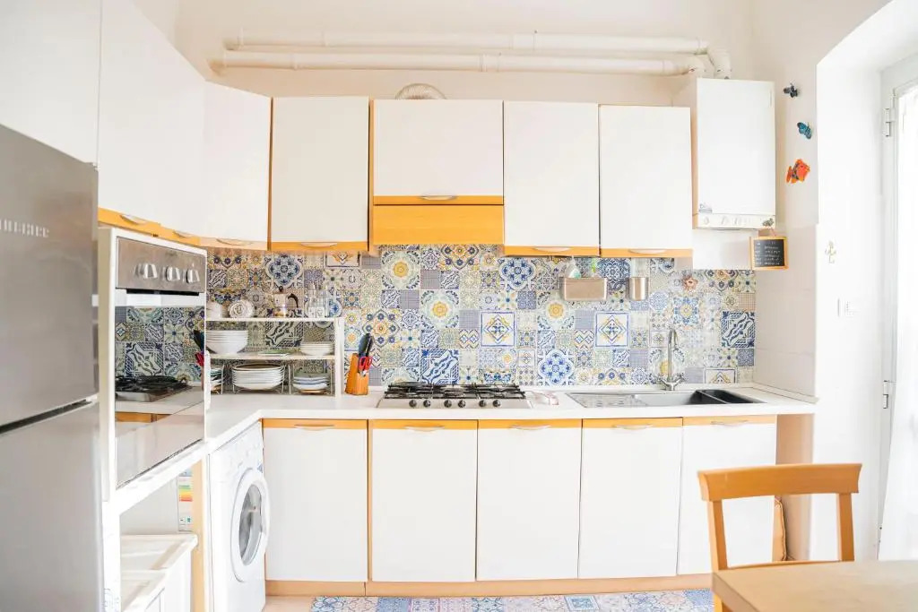 084 - Casa dei Limoni, cortile privato,5 minuti di auto dal mare