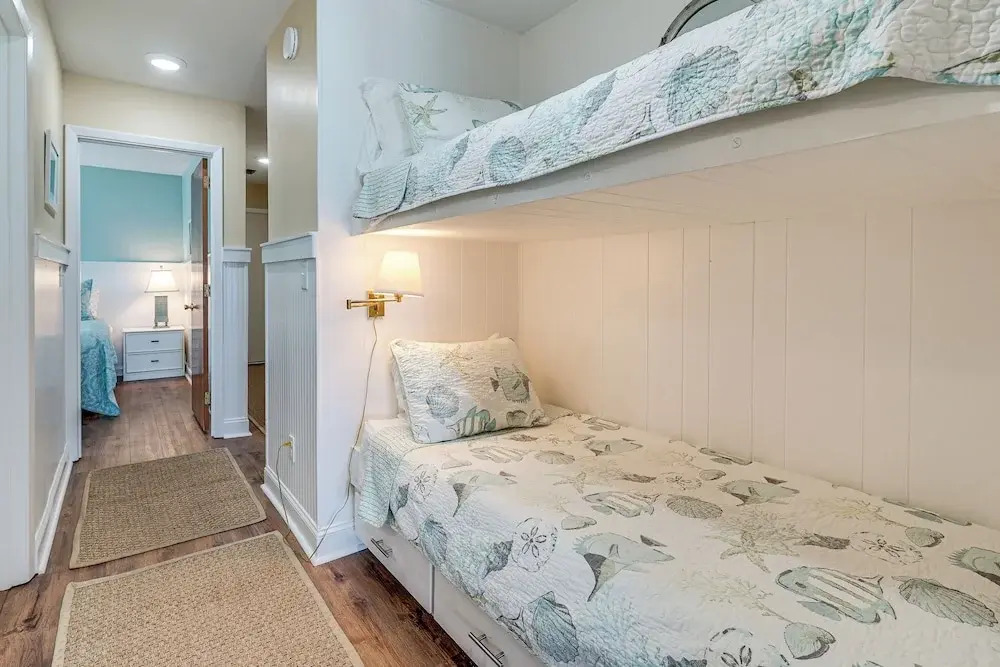 Sandy Oceanfront 2nd FL 1BR W/pool at The Riggings