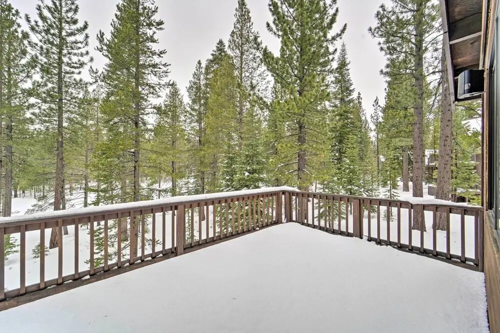 Updated Tahoe Donner Cabin w/ Golf Course Views!