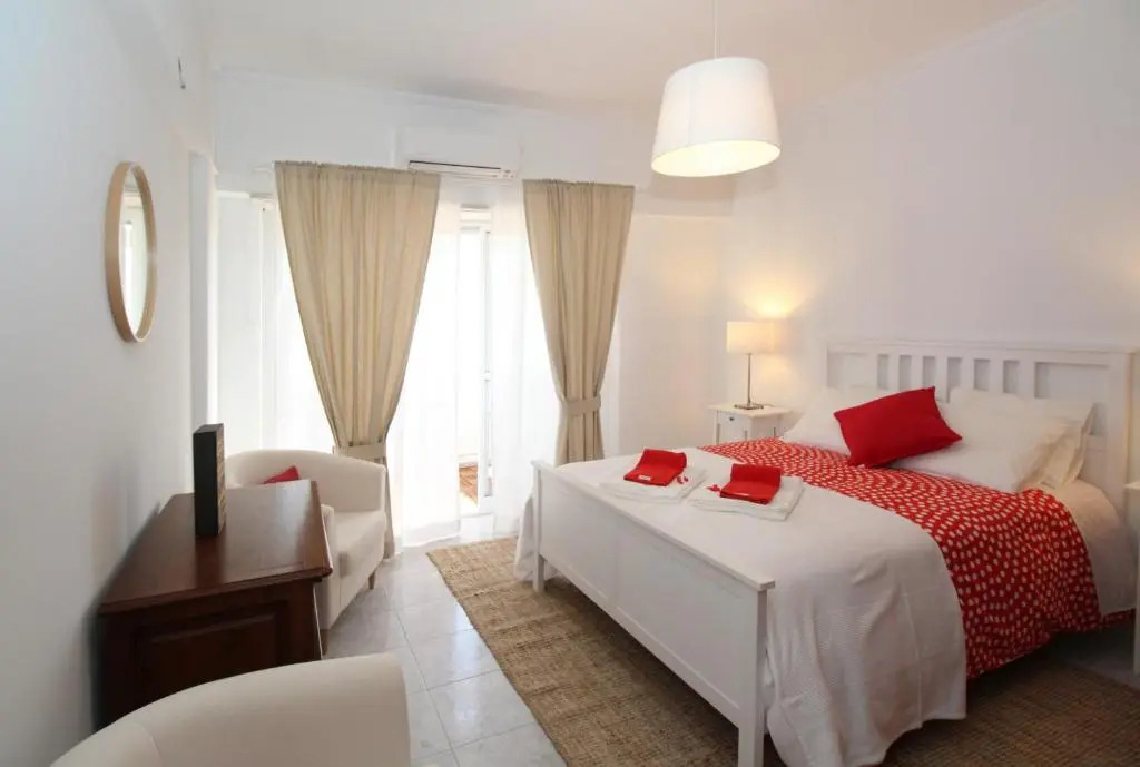 Poppy house in Anjos