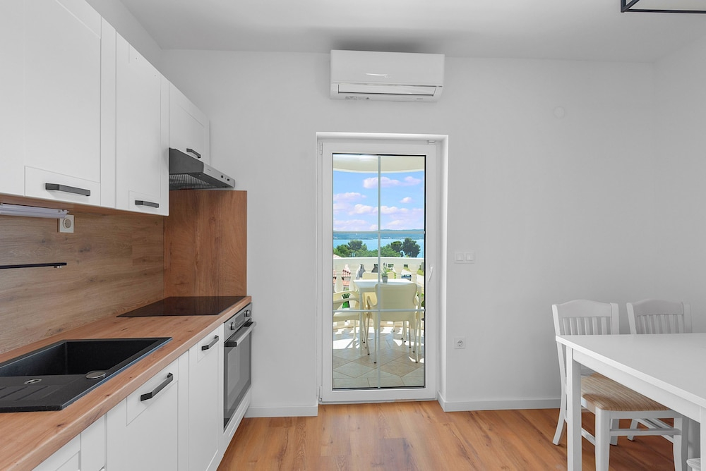Superior Apartment Tania 4