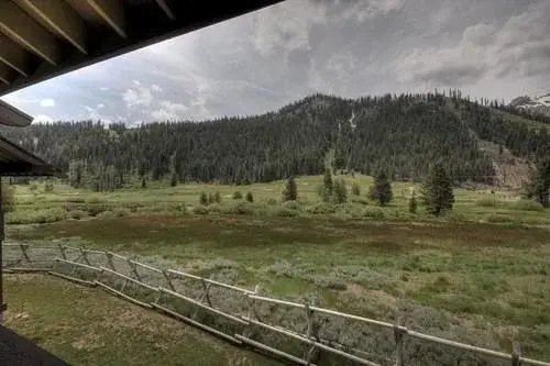 Squaw Valley Meadows Condo