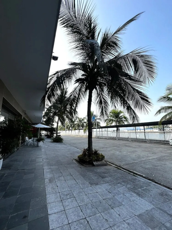 Moon Halo Hotel