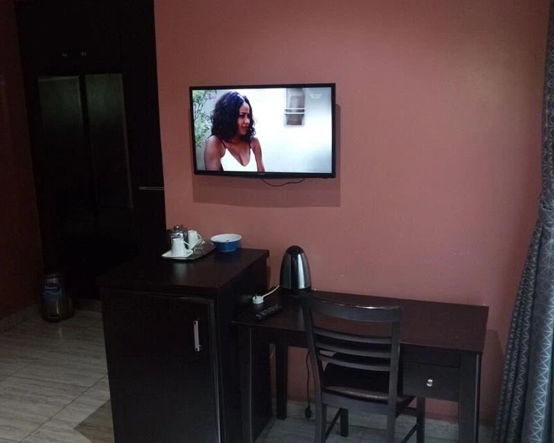 Hard Break Hotels & Suites