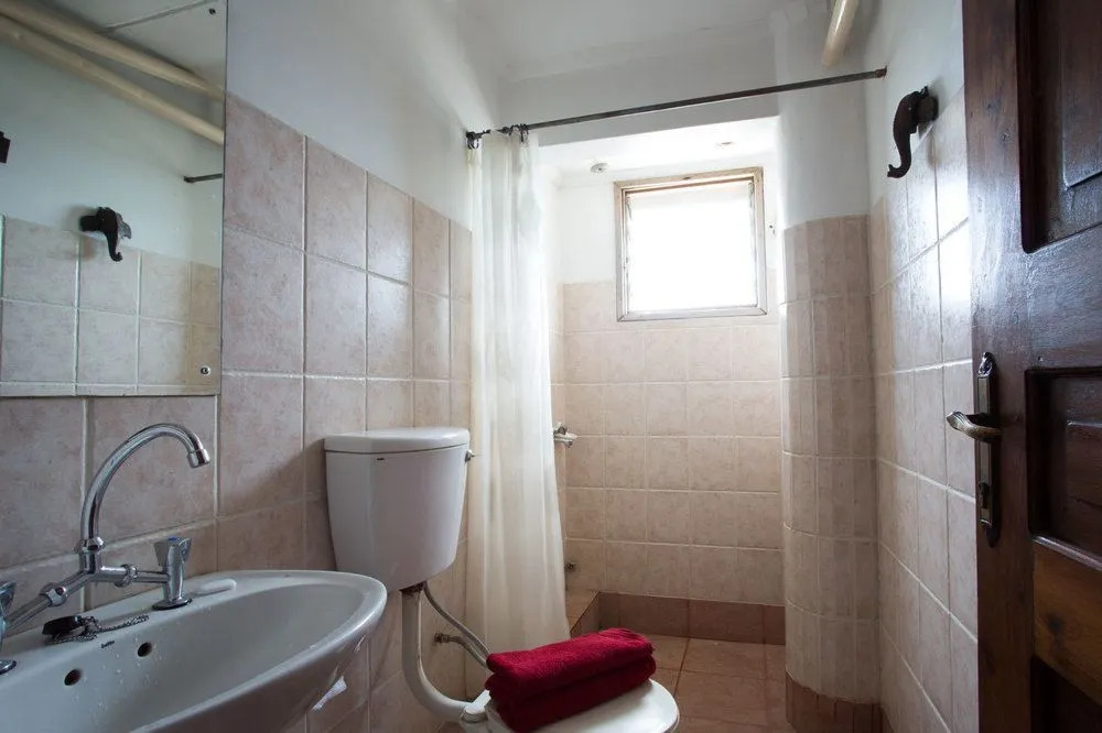 Q2 Bar & Guesthouse