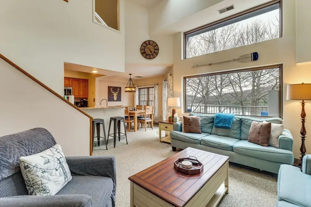 Game Room & Bbq: Waterfront Lake Harmony Condo!