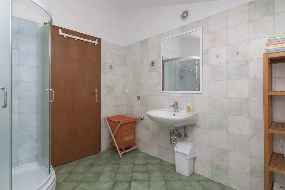 Apartments Levan Ceja