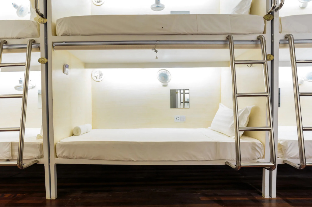 Tambayan Capsule Hostel & Bar