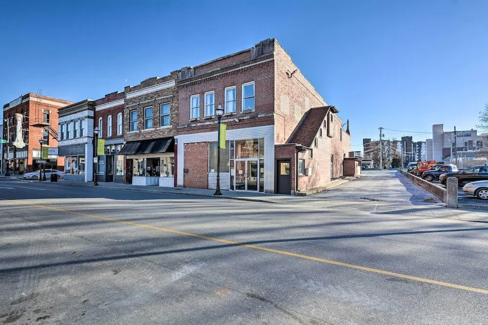 Sleek, Modern Loft in Downtown Springfield!