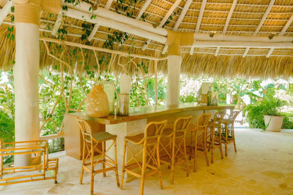One-of-a-kind Villa With Open Spaces and Amazing Views in Luxury Beach Resort