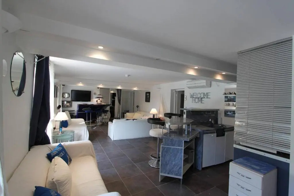Juan Les Pins Near Cannes Beaches 18-20 Guests
