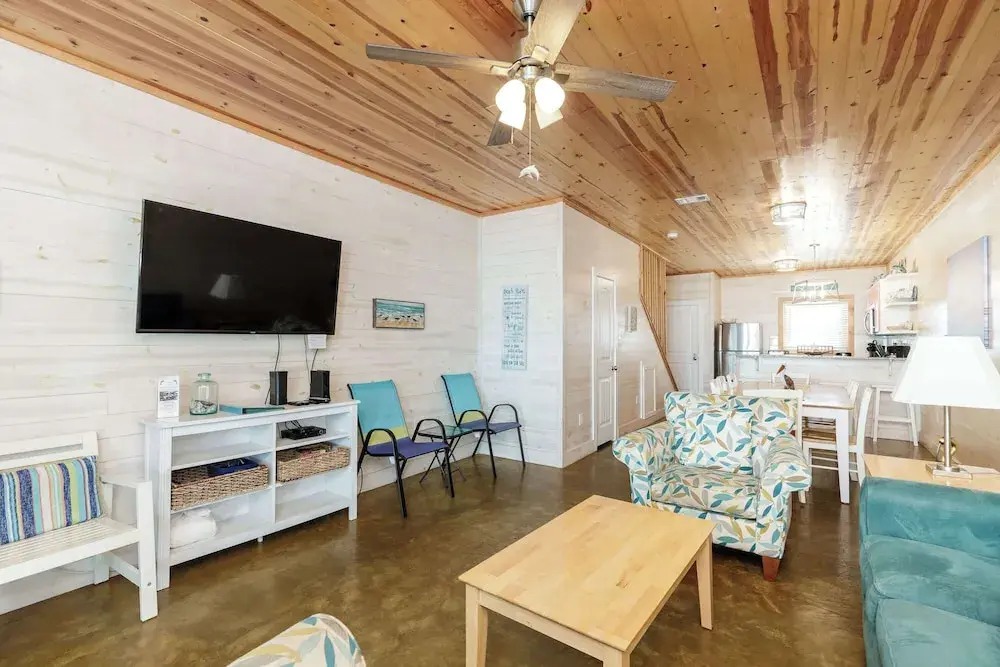 Resort Pool & Pet Friendly Sleeps 9