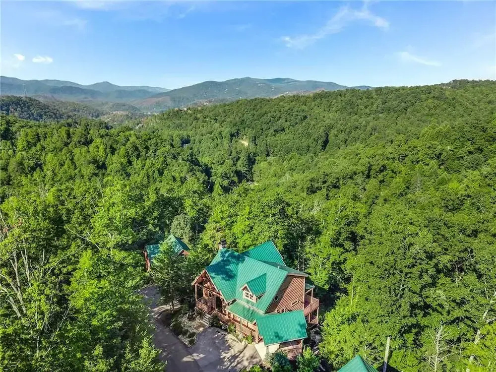 Bear Elegance - Three Bedroom Cabin