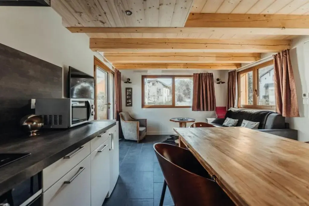 Chalet with mountain view and 2 min walk from the city center
