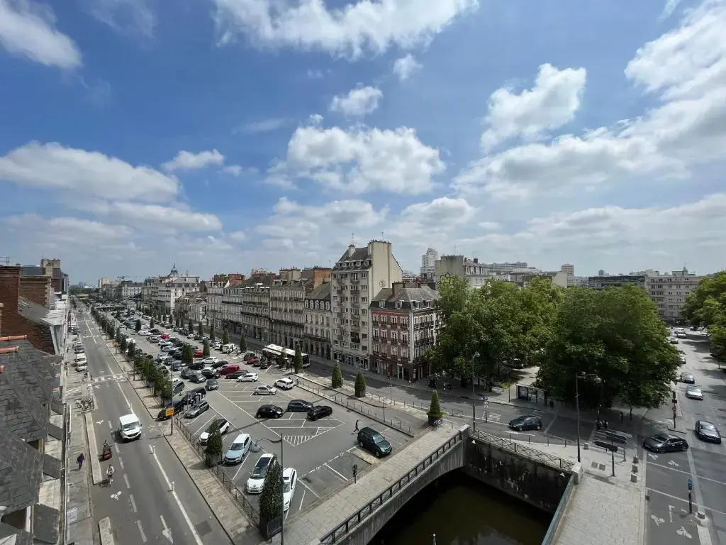 Appartement haut standing 125m2 / Parking privé plein centre-ville avec vue panoramique