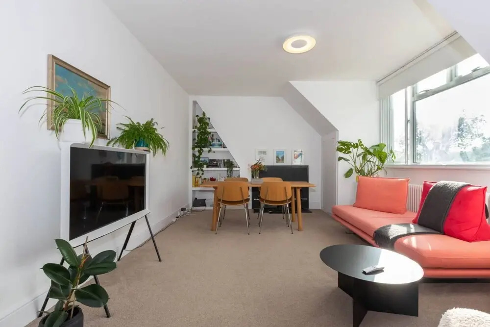 Bright 1 Bedroom Flat Near the Tube