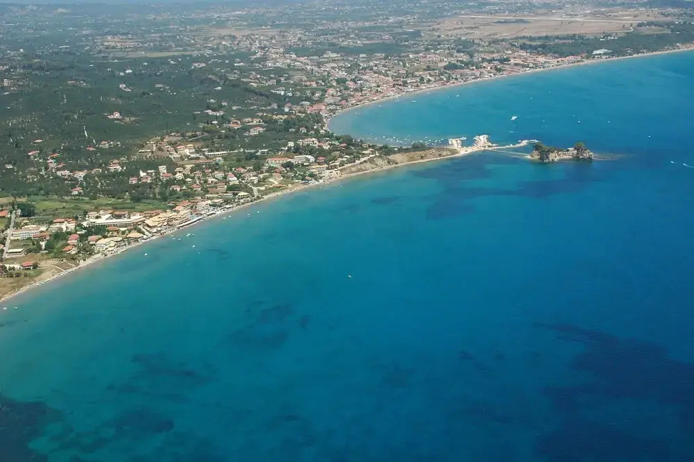 Manthos Beachfront Apartments, by ZanteWize