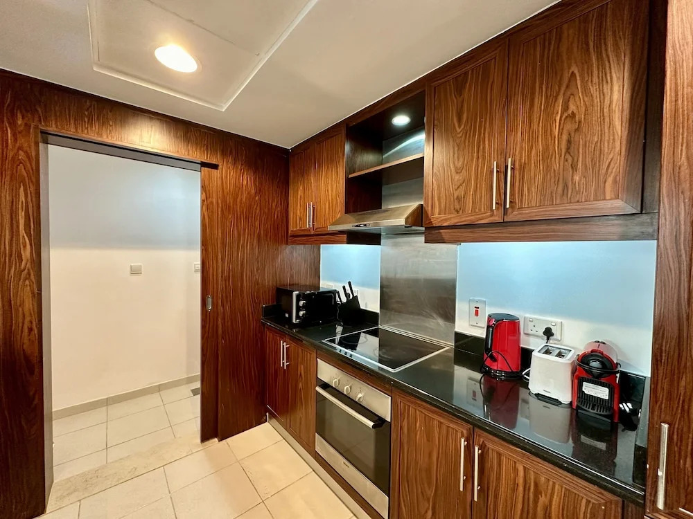 Lux BnB I The Residences I Sky Line Views