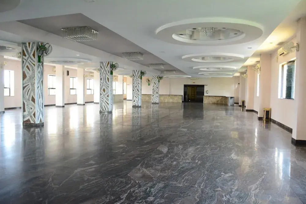 Super Hotel O Rani Durgawati Crossway Formerly Orient Palace
