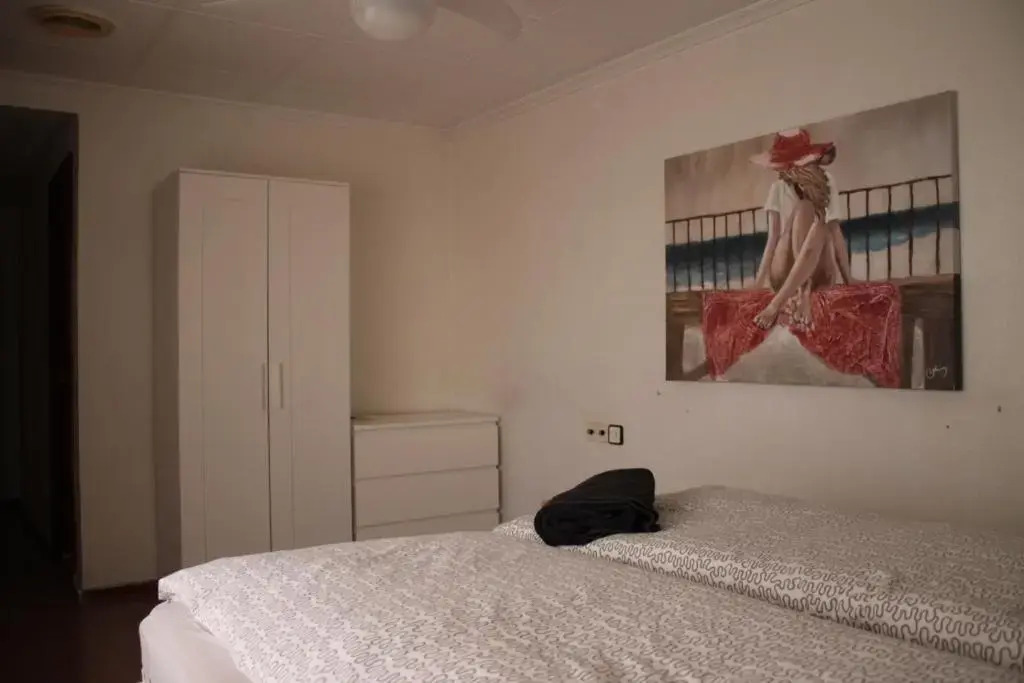 Piso Grande Amplio para grandes grupos 4 Dormitorios 2 baños, 4AC y WIFI