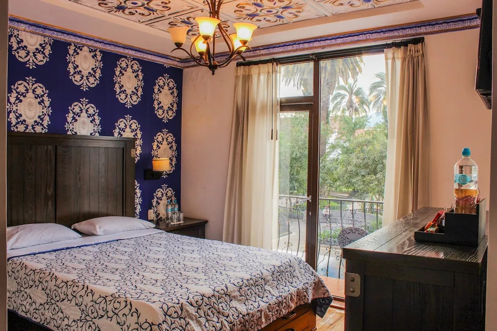 Hotel Azul de la Plaza by Chat Noir