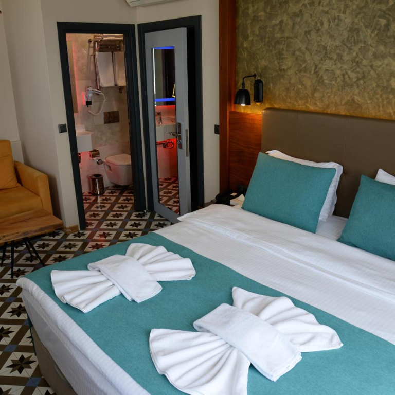 Retropera Hotel