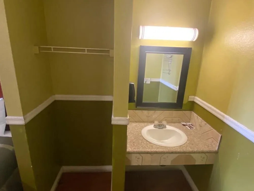 SimpleStay Suites - Downtown San Bernardino