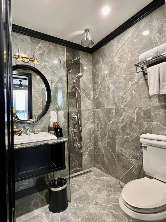 Bay Luxury Beijing Hotel