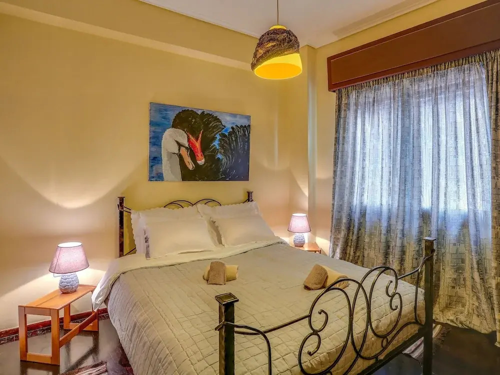 Cozy Apartment in Athens near Aghios Ioannis Subway Station