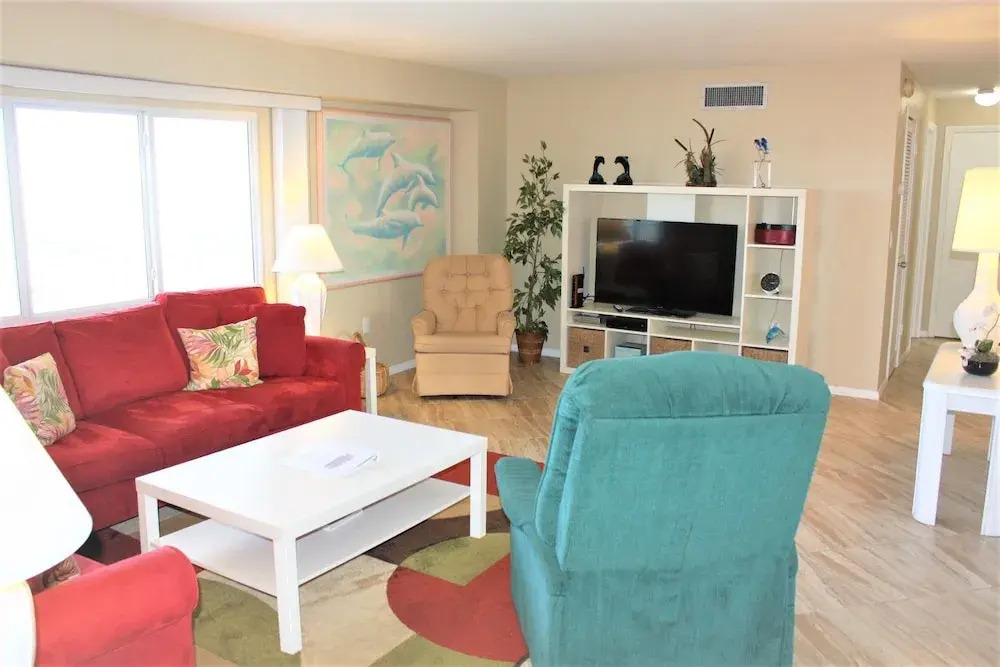 Jamaica Royale - 704 - 2 Br Condo
