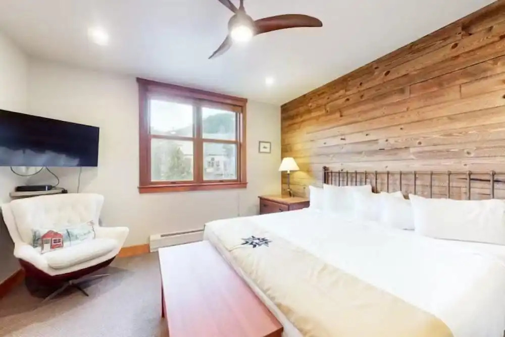 Red Hawk Townhomes 4 Bedroom - 200 Yards to Gondola!