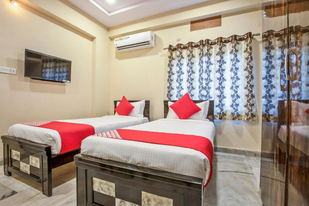 OYO 13550 Hotel Pushpa Grand