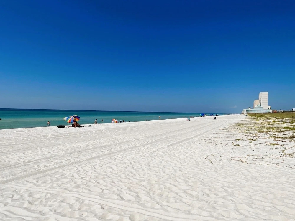Bid-a-wee Beach Bungalow 3 Bedroom Home by RedAwning
