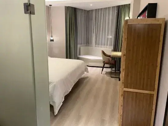 Huating Yunqi Hotel
