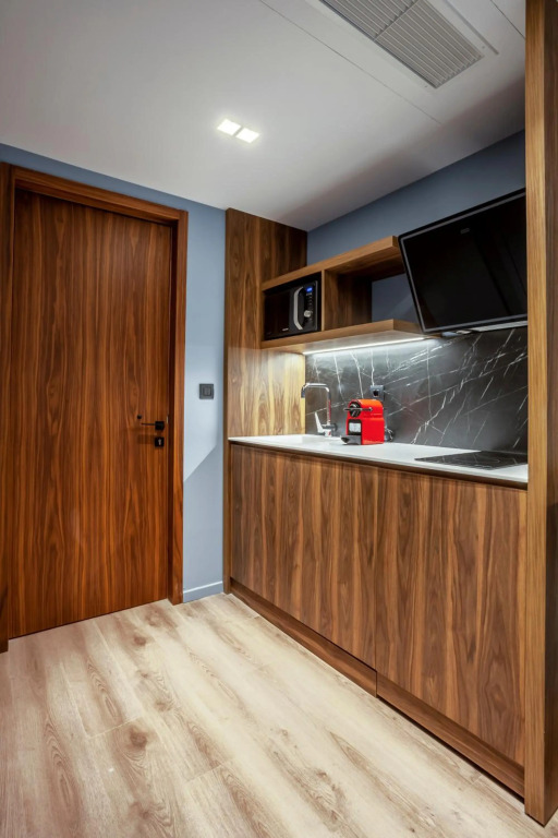 Violin Glam Apartments by BiNoBi