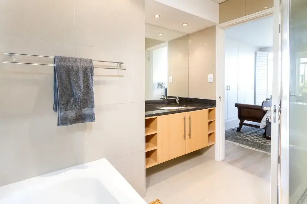Dolphin Beach E35