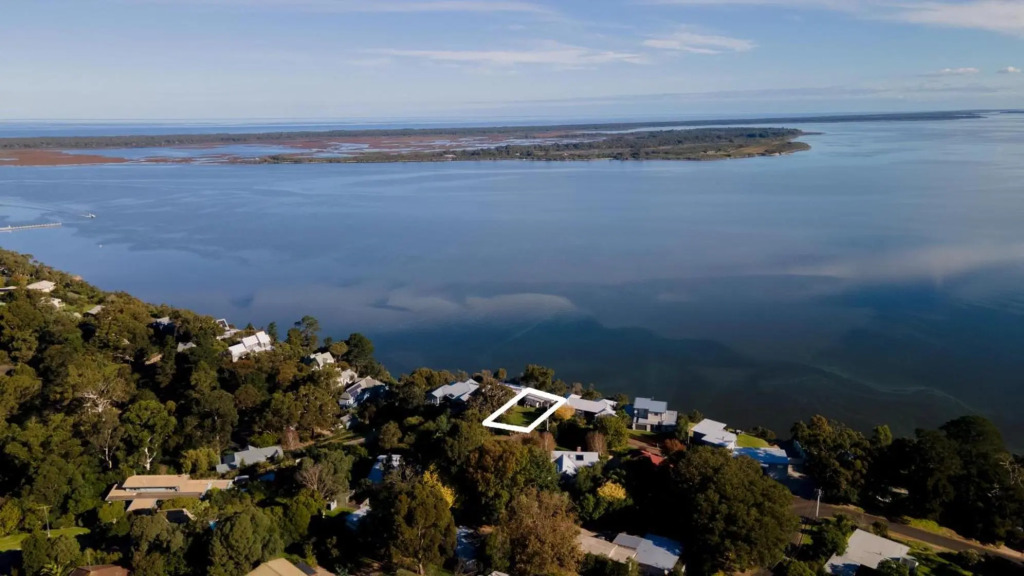 Lakescapes Cottage - 180 Degree Panoramic Views