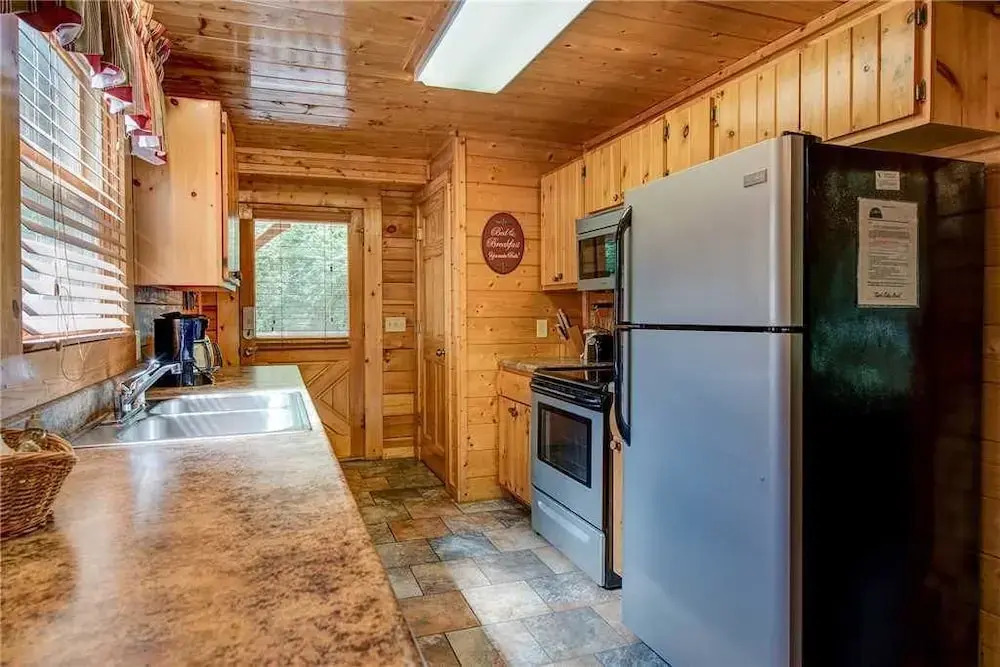 Creekside Romance - One Bedroom Cabin