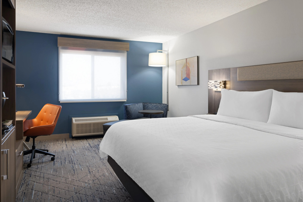 Holiday Inn Express & Suites Midwest City by IHG